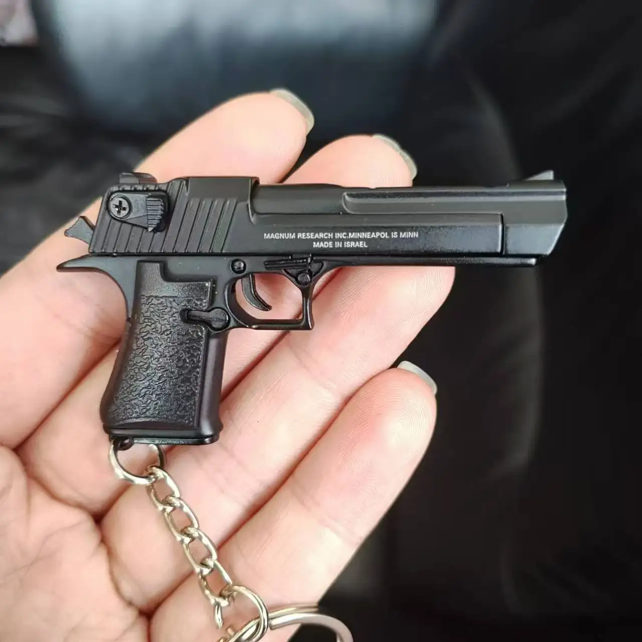 Alloy 1:4 Scale Desert Eagle Pistol Model Keychain Mini Toy Gun Weapon Model Metal Keychain for Adult Kids Christmas Gift