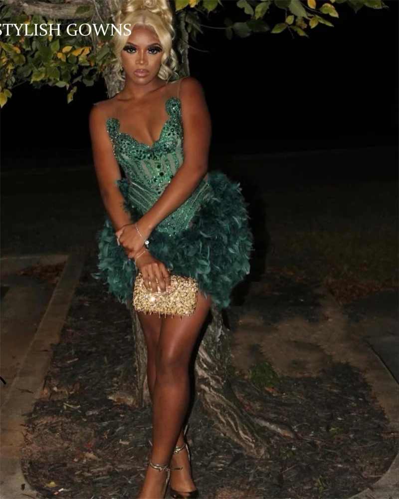 Sexy Green Short Prom Dress For Black Girls 2024 Beaded Crystal Feathers Birthday Party Gowns Mini Cocktail Robe Bal Aso Ebi