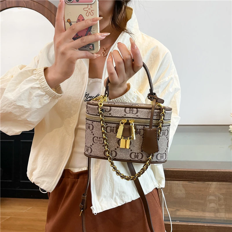 حقيبة حمل فريدة من نوعها راقية للنساء الأنيقات مع أزياء باريس الكلاسيكية وتفاصيل الحروف #3