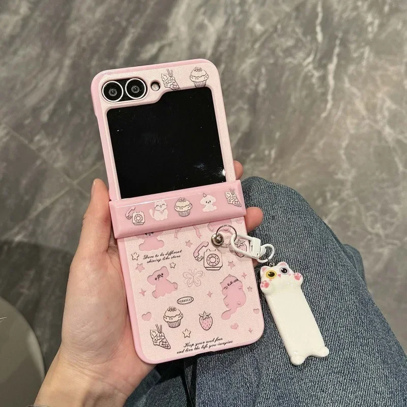 น่ารักจี้สีชมพูสําหรับ Samsung Galaxy Z Flip 6 5 4 3 ปกหลังป้องกันสําหรับ ZFlip4 ZFlip5 ZFlip6 กรณี