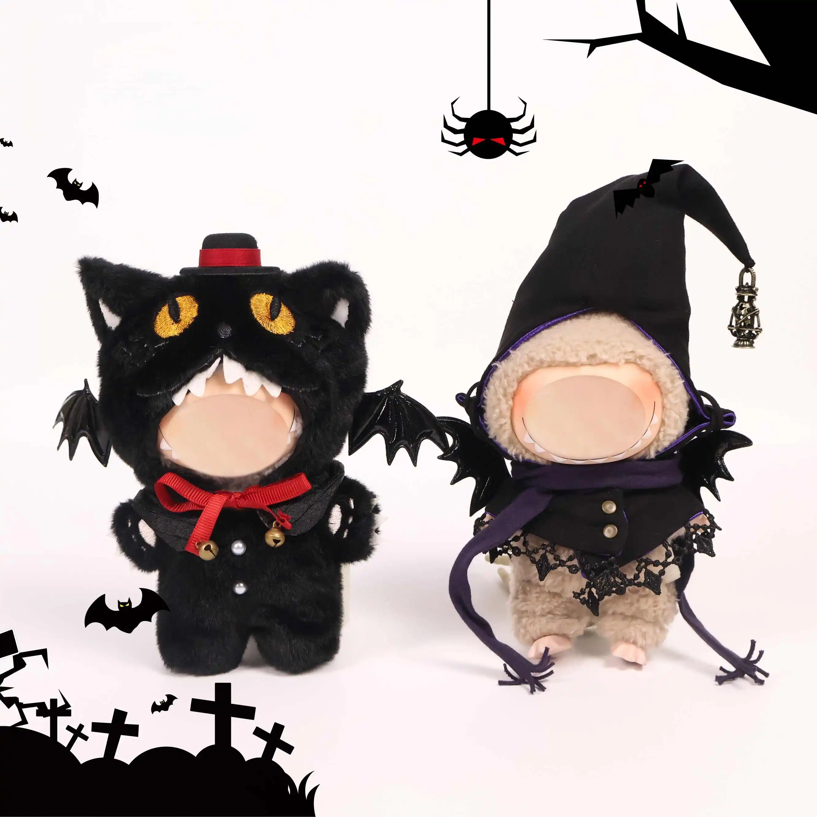 

The 17cm doll costume is a substitute for the first and second generation witch and black cat Halloween doll costumes