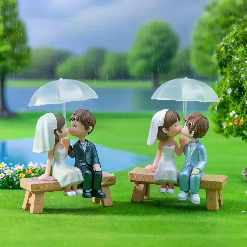 Doll Umbrella-Holding Kissing Couple Figurines Ornament Lovers Figure Cake Decorations DIY Miniatures Desktop Decor Gifts Mini