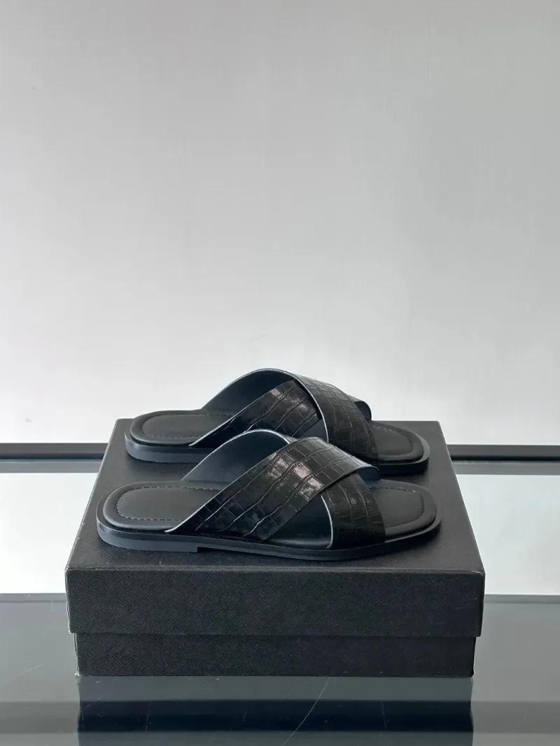 2026 New Fashion Men Genuine Leather Slides Flat Sandals Versatile Casual Beach Outdoor Daily Walking Footwear