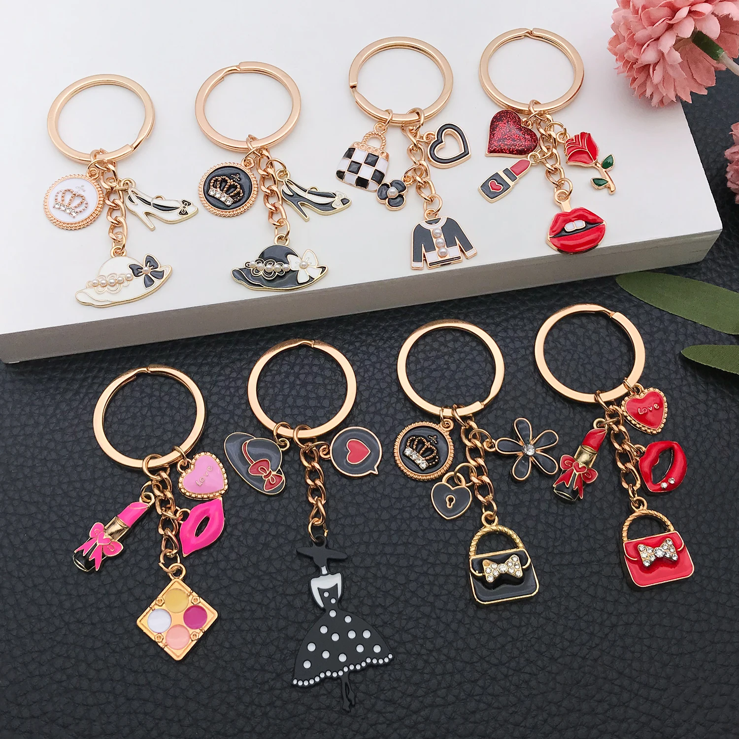 

1 шт. Черная корона со стразами, губной помадой, сумкой, брелок на высоком каблуке, аксессуар для рюкзака, портмоне, кулон в подарок.