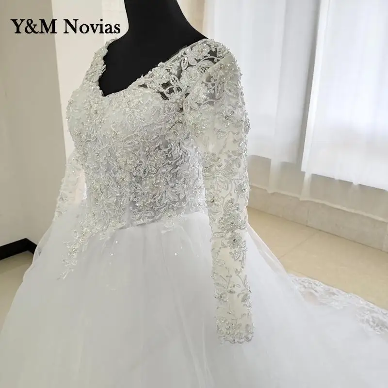 R & M Novias-Luxo Bead Bordado Vestido De Noiva, Vestido De Noiva De Manga Longa, Doce V-Neck Apliques, Plus Size Corpo