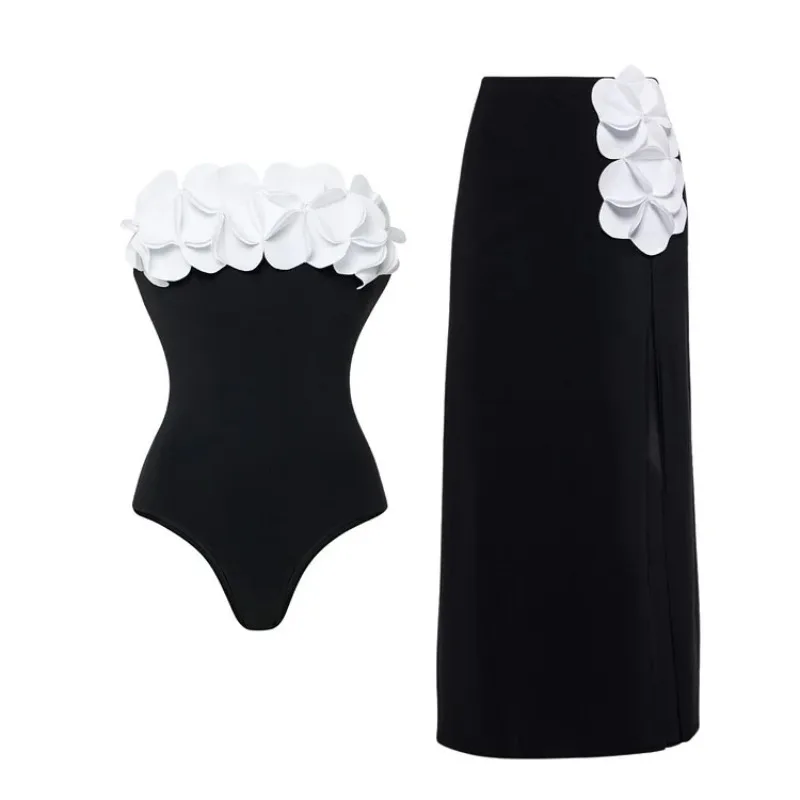 2024 Swimsuit New 3D Floral Strapless Black and White Contrasting One-piece Swimsuit for Women