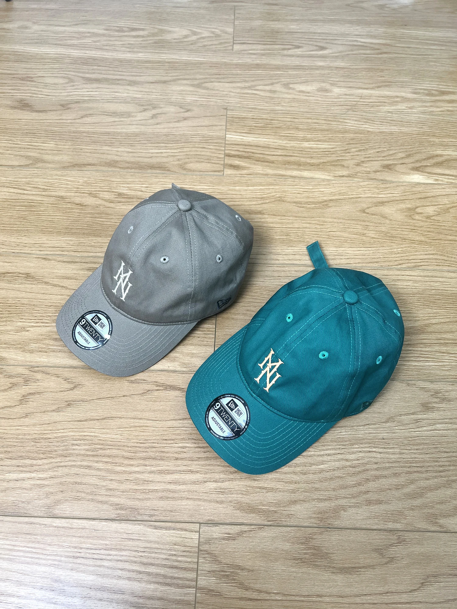 MADNESS ERA 920 CAP embroidered six-piece cap with curved edge