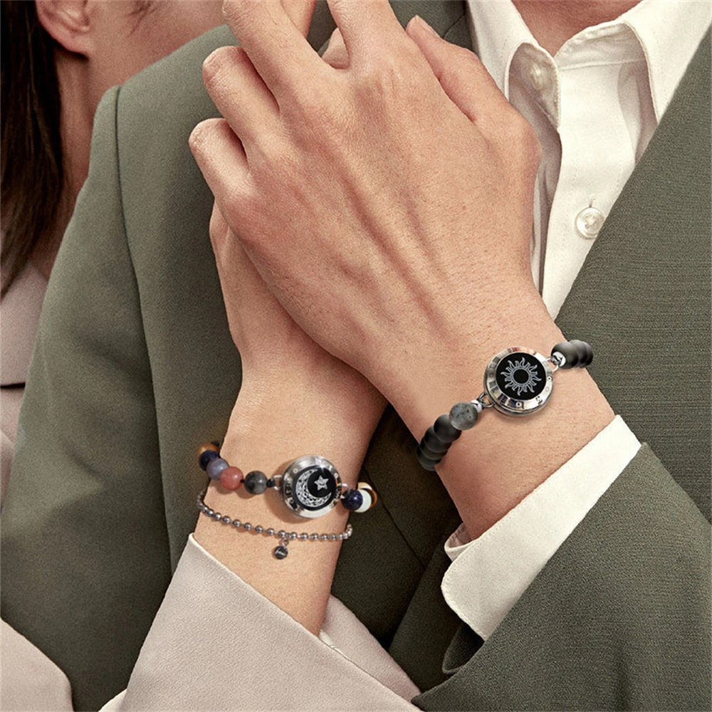 

TOTWOO Long Distance Touch Bracelets for Couples, Vibration & Light up Gifts for Girlfriend Bluetooth Pairing Jewelry