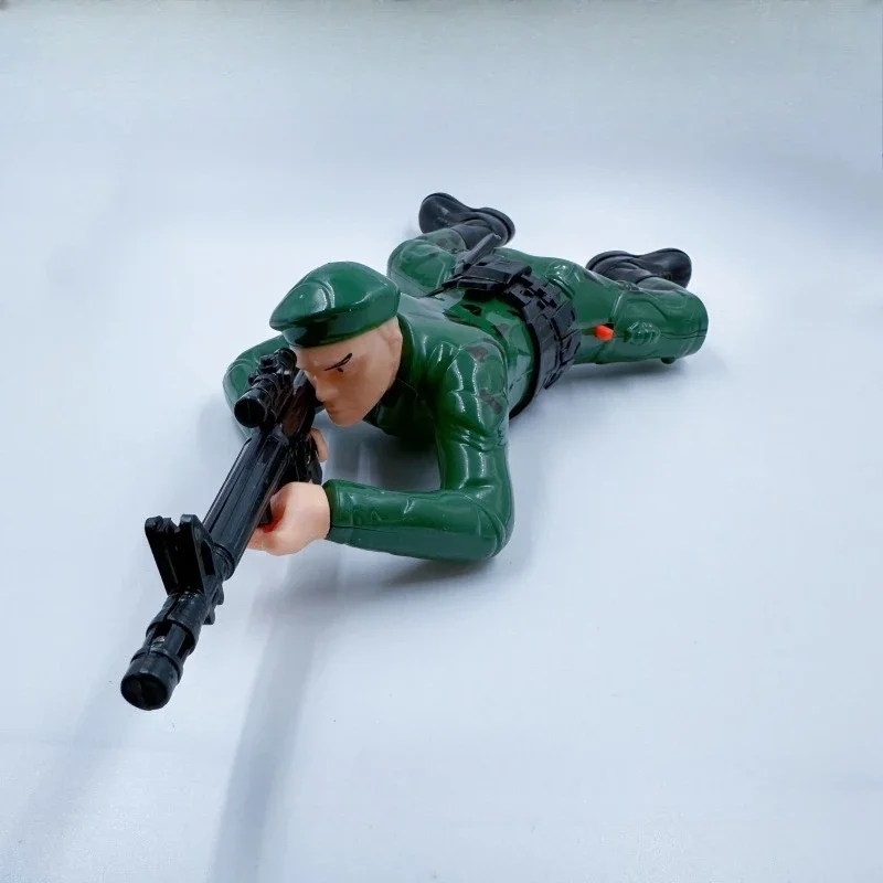 Elektryczne interaktywne zabawki-soldety w stylu militarnym z dźwiękiem i światłem, synergią trybów pracy i efektami iskrzenia, stymulujące wyobraźnię chłopców w wieku 5-12 lat.