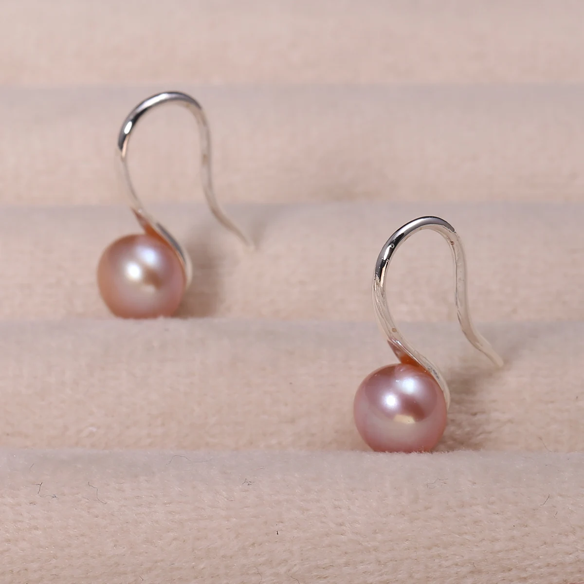 A Pair of Fashion Natural Freshwater Pearl Purple Flat Round Earrings for Women\'s Boutique Jewelry Gifts 20x6mm