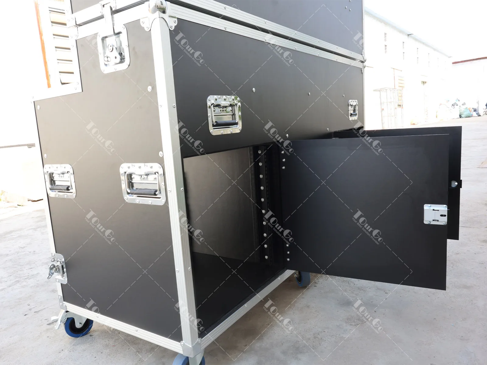 Caixa de produção de vídeo flip-top de 6 x 24 polegadas com espaço em rack de 2 x 10U