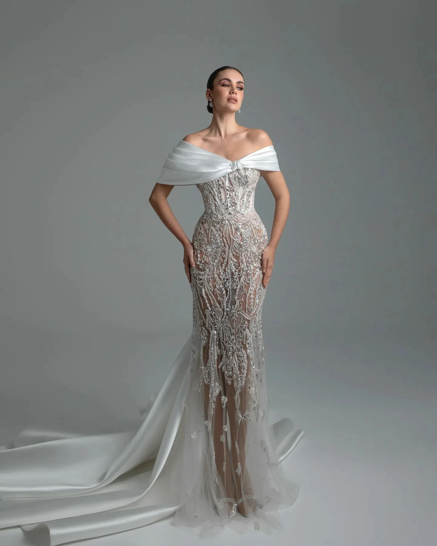 Abiti da sposa in pizzo con paillettes illusione Abiti da sposa sexy con spalle scoperte e perline Abito da sposa sexy personalizzato lungo fino al pavimento