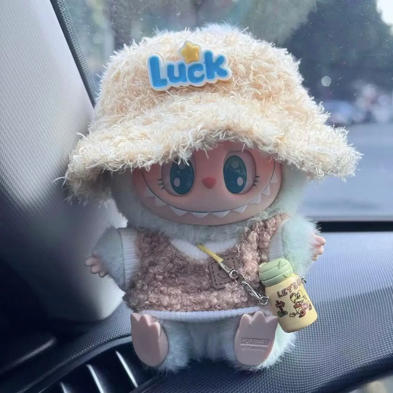 

15-17 см комплект одежды Labubu для V1 V2, милая кукла для сидения, свитер, шляпа, сумка, аксессуары для мини-плюшевых кукол, украшение