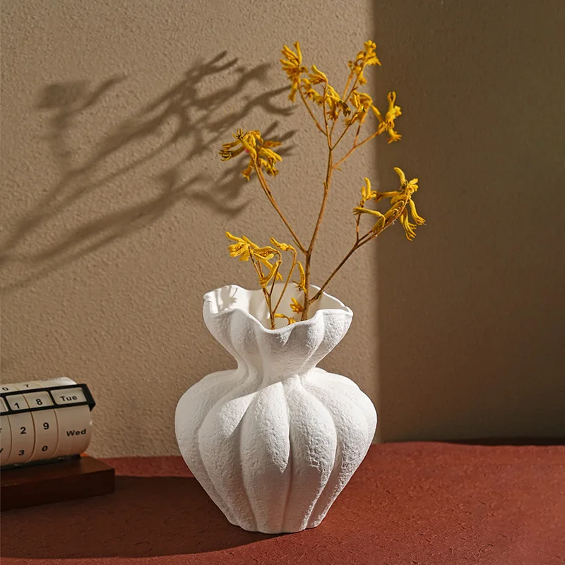 Vintage French-Style White Luxury Multi-petal Vase for Bedroom Living Room Home Decor and Floral Arrangements Home Gift