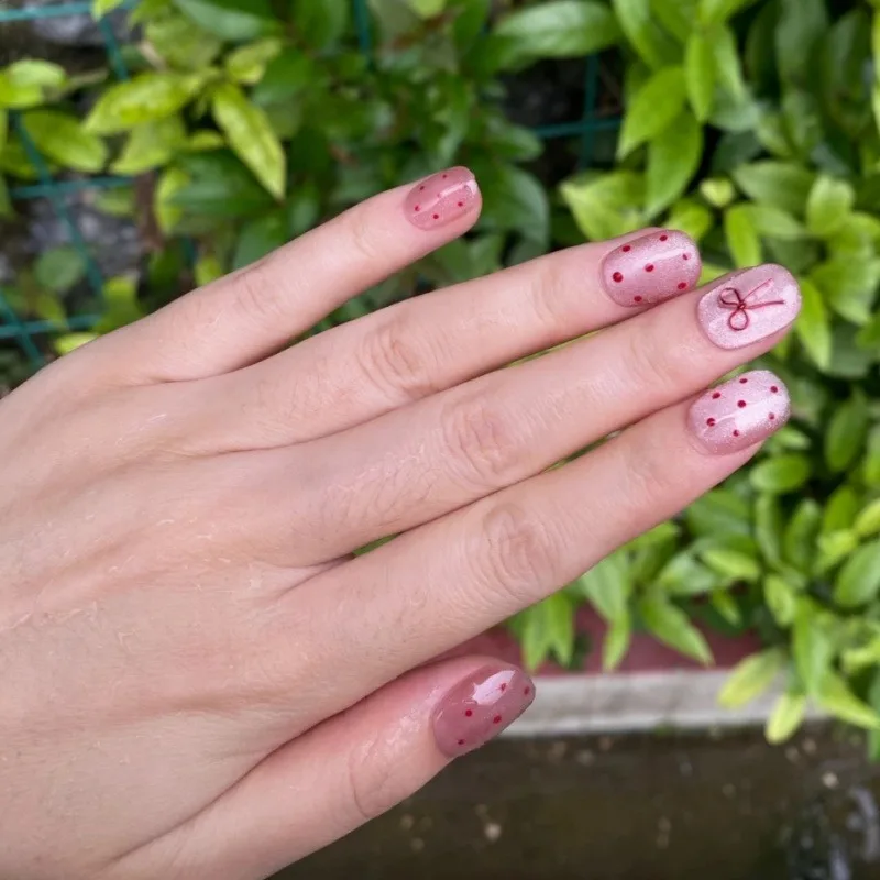 10 pezzi di unghie corte fatte a mano color fragola, effetto occhio di gatto, con pois e fiocchi, punte per unghie per donne e ragazze