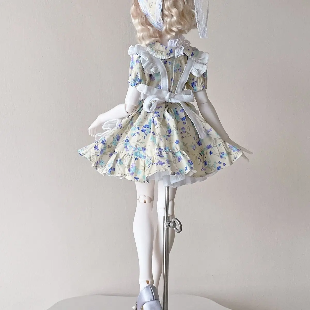 1/4 poppenkleding pak voor 45 cm bjd pop (buste 19 cm) rok + schort + rok ondersteuning + hoofddoek speelgoed aankleedpop accessoires, geen pop