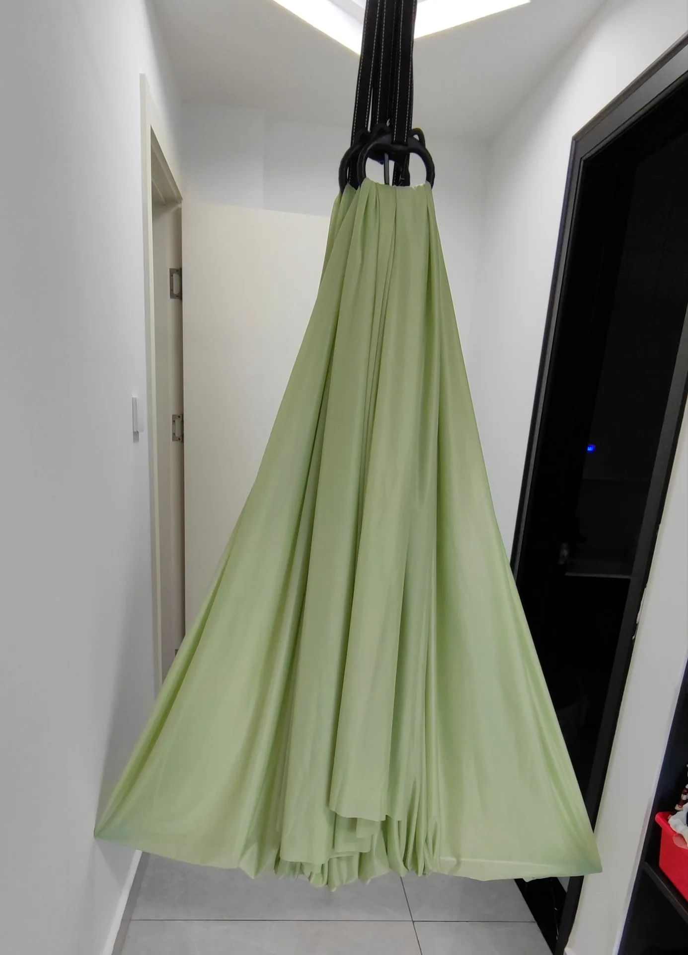 2022 new color aerial yoga hammock flying swing anti-gravity aerial yoga hammock micro-elastic thickening fabric yoga studio