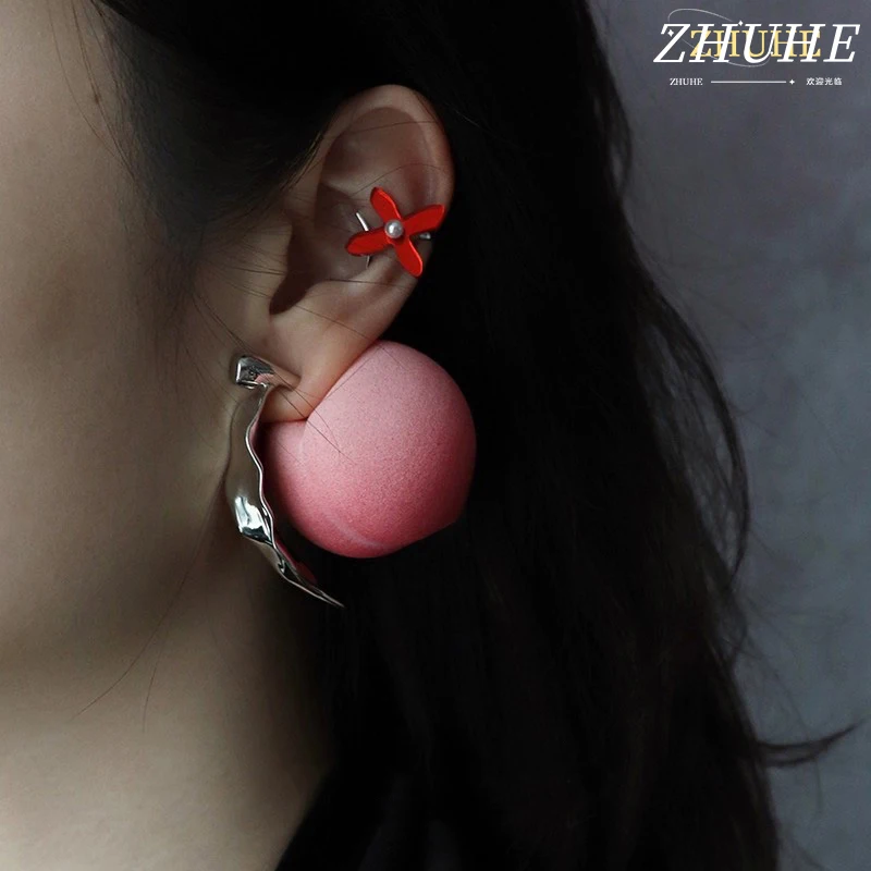 

The Sweet And Romantic Peach Earrings Are A Niche Design For Women, Exuding A Sense Of Fashion And Sophistication