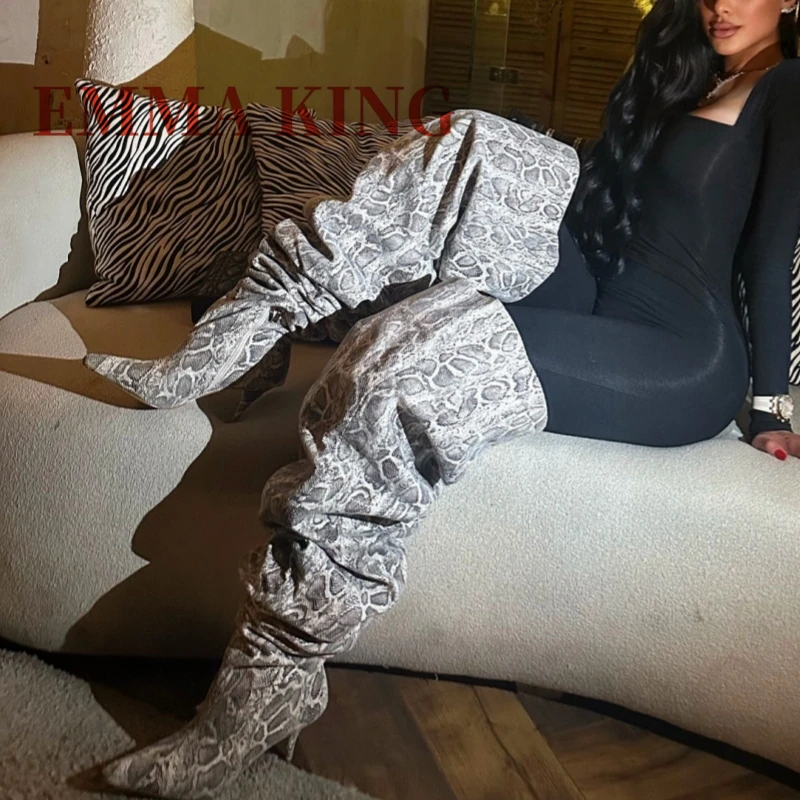 

Плиссированные сапоги выше колена со змеиным узором, свободные модные ботинки на шпильке с боковой молнией, элегантные весенние женские длинные сапоги для сцены