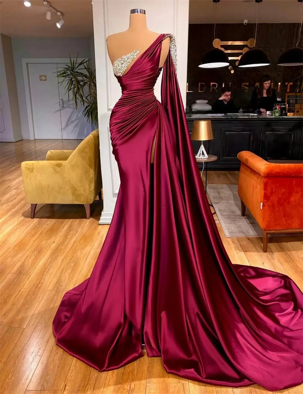 

Arabic Mermaid Evening Dresses Long Luxury Crystal Beading Sleeveless Peplum Pleats Party Dresses Side Split Fashion Red Carpet