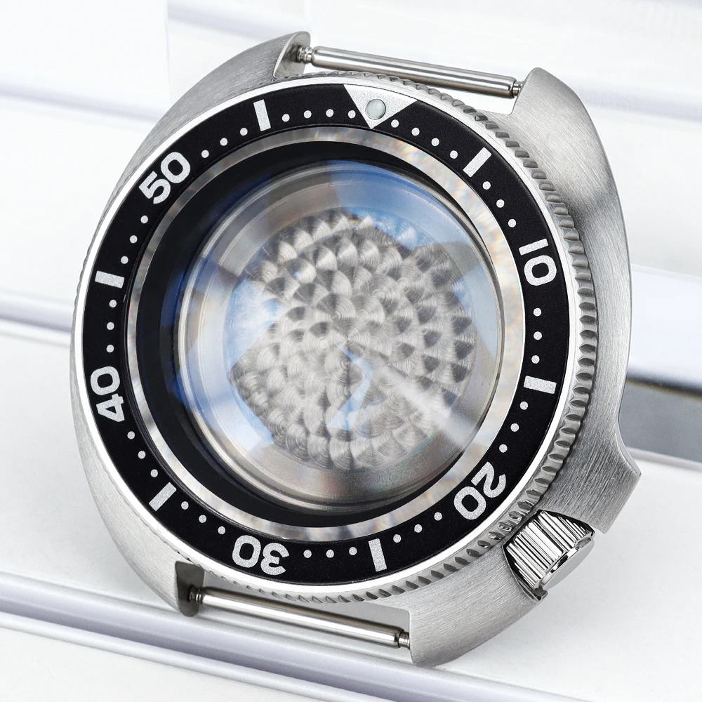 44-mm-Gehäuse für mechanische Herrenuhren, zum Zusammenbauen, mit AR-Saphirglas, passend für NH35-, NH36- und NH70-Uhrwerke, mit Kapitelring und Krone bei 4.1 Uhr. – Detail 7