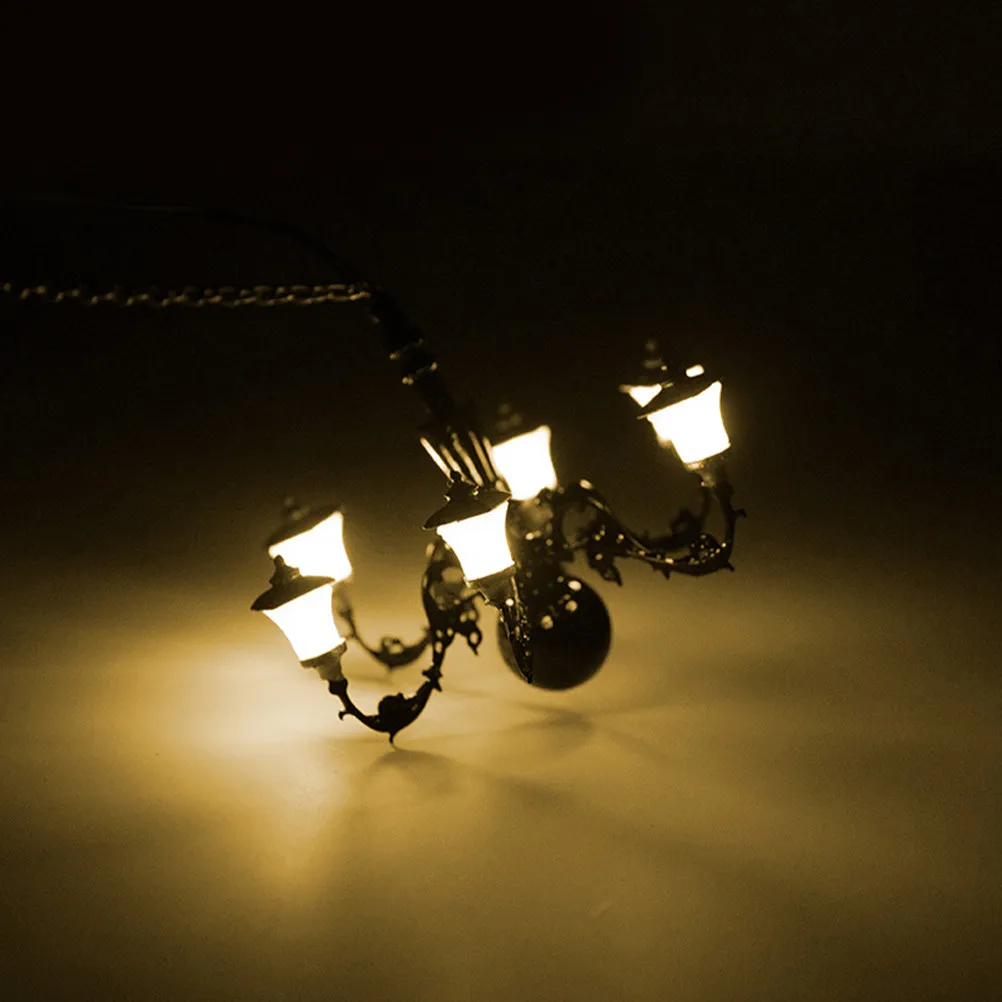 

Миниатюрная люстра для декора мини-домов, металлическая потолочная лампа из АБС-пластика, яркая и элегантная, для гостиной и спальни