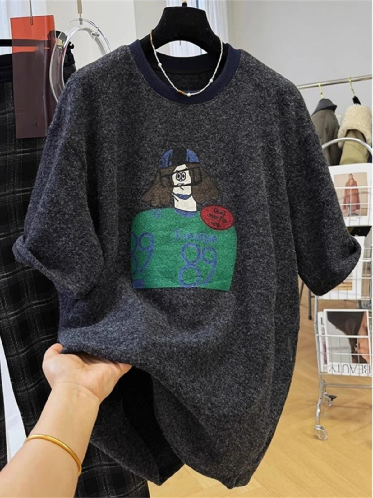 

Утепленная женская футболка с коротким рукавом в мультяшном стиле, осенне-зимняя, теплая, ретро, свободного кроя, модный топ с начесом