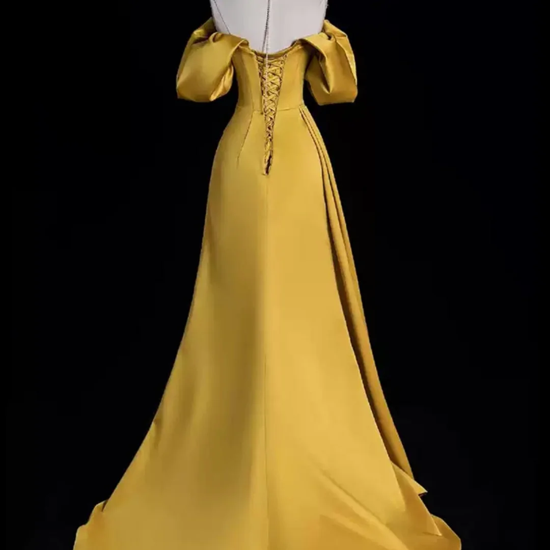 Mila Goudgeel Off-the-shoulder Galajurken Pofmouwen Satijn Ruches Vloerlengte Trein Op maat gemaakte formele avonden 2025