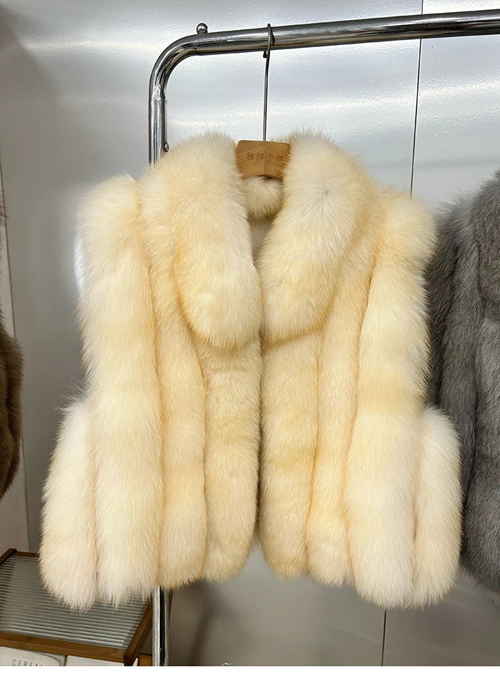 (Fox Beauty) سترة شتوية جديدة لعام 2025 من فراء الثعلب الصغير سترة علوية للتخسيس بشريط عمودي للنساء