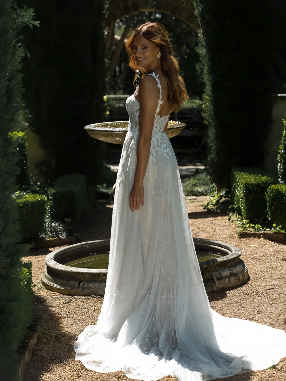 คลาสสิกผู้หญิงชุดแต่งงานยาวสแควร์คอลูกไม้ Appliques ภาพลวงตาที่กําหนดเองชุดเจ้าสาวชุดเจ้าสาวยาว