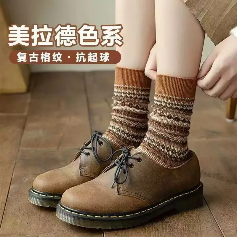 5 pares de vestido deportivo de invierno calcetín de pila gruesa Otoño Invierno estilo étnico grueso media pantorrilla Retro mujeres al por mayor 8W147