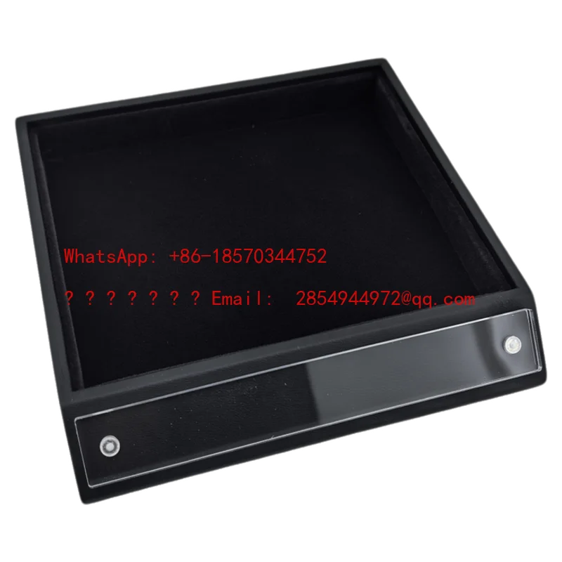 2026年-小さな宝石がパレットを見つめる