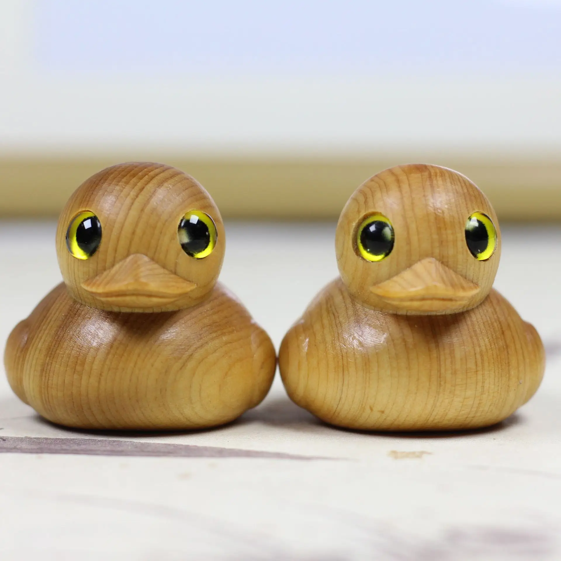 Cliff cypress wood carving cute yellow duck cartoon duck holiday gift solid wood craft decoration gift small ornaments