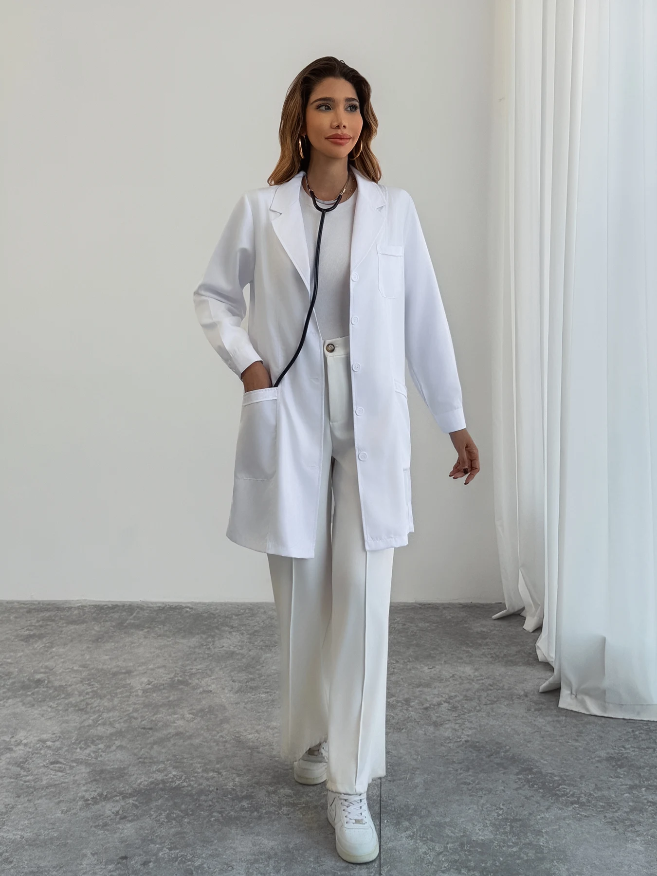 ห้องปฏิบัติการเสื้อผู้หญิงสีทึบปกแขนยาวหลายกระเป๋าสุภาพสตรีโรงพยาบาลคลินิกชุดห้องปฏิบัติการ Coat