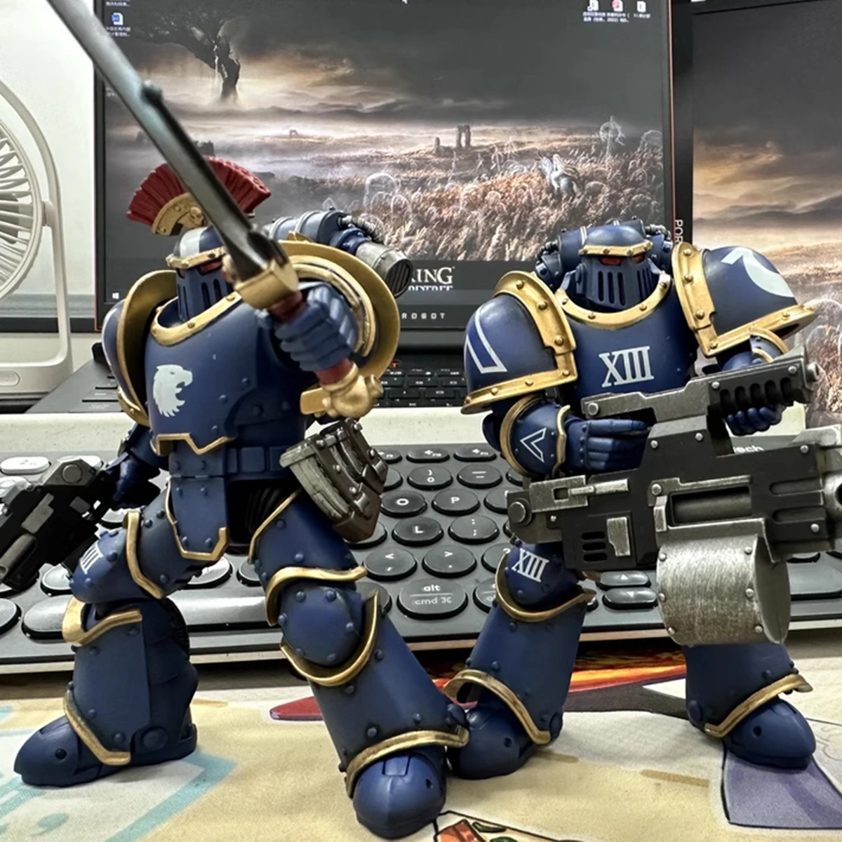 Joy Toy-figura de acción de Ultramarines, sargento del escuadrón táctico de la Legión MKIII con espada eléctrica/figura móvil de articulación de Bolter pesado