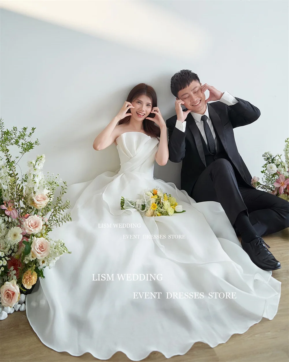 Lism überbackene eine Linie Korea Brautkleider Fee Organza ärmellose Falte eine Linie Brautkleider Frauen benutzer definierte Hochzeit Fotoshooting