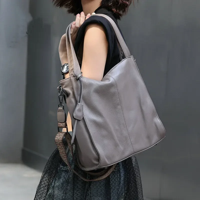 

2025 Single Shoulder Women's Layer Cowhide Simple Diagonal Bag Fashion Portable Soft Leather Designer Luxury Bag