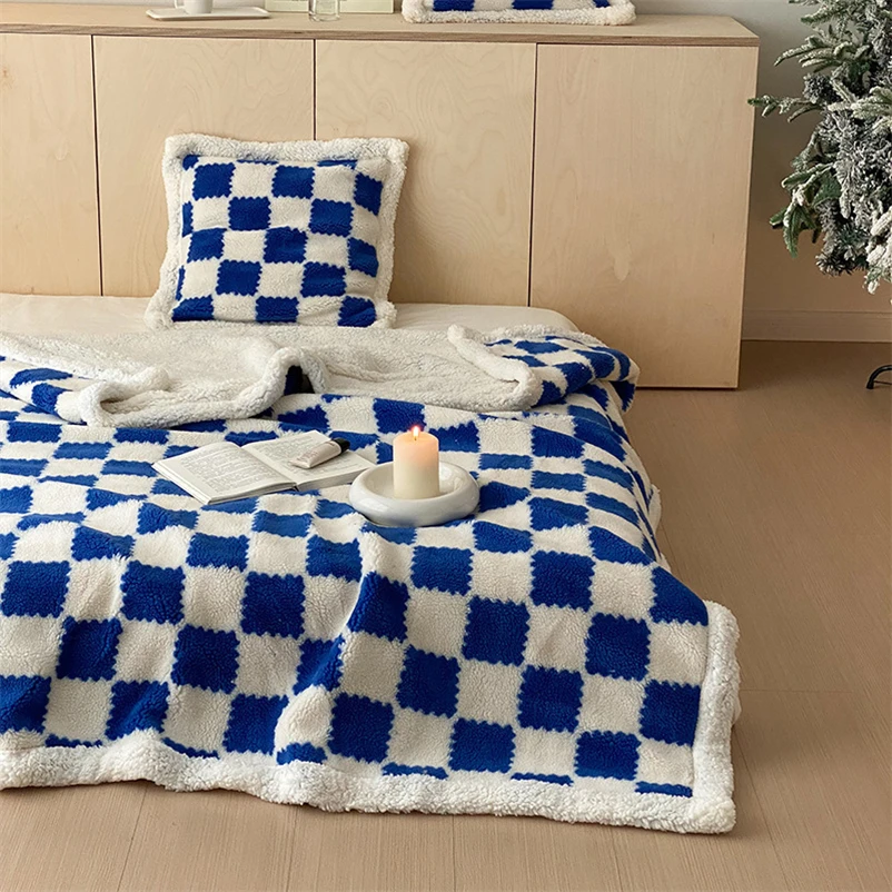 Double-Sided Cashmere Blanket for Children, Checkerboard Nap Blanket, Smiley Pattern, Modern and Simple