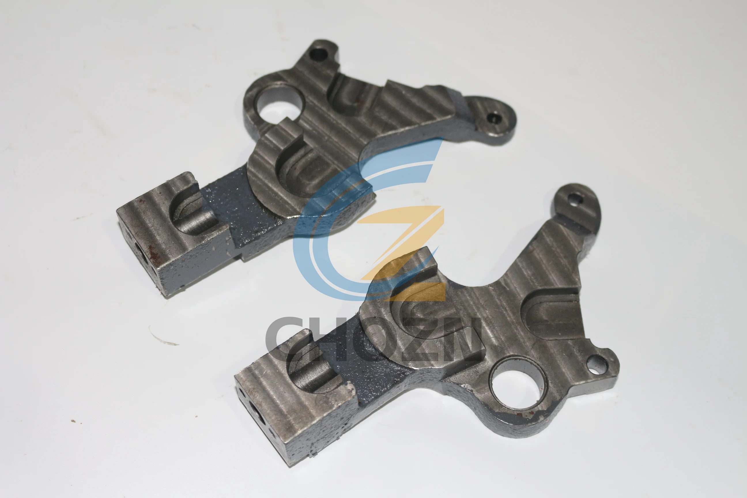 

Комплект из 2-х рычагов-держателей водяных роликов Komori 29, детали 8145100207 и 8145100107