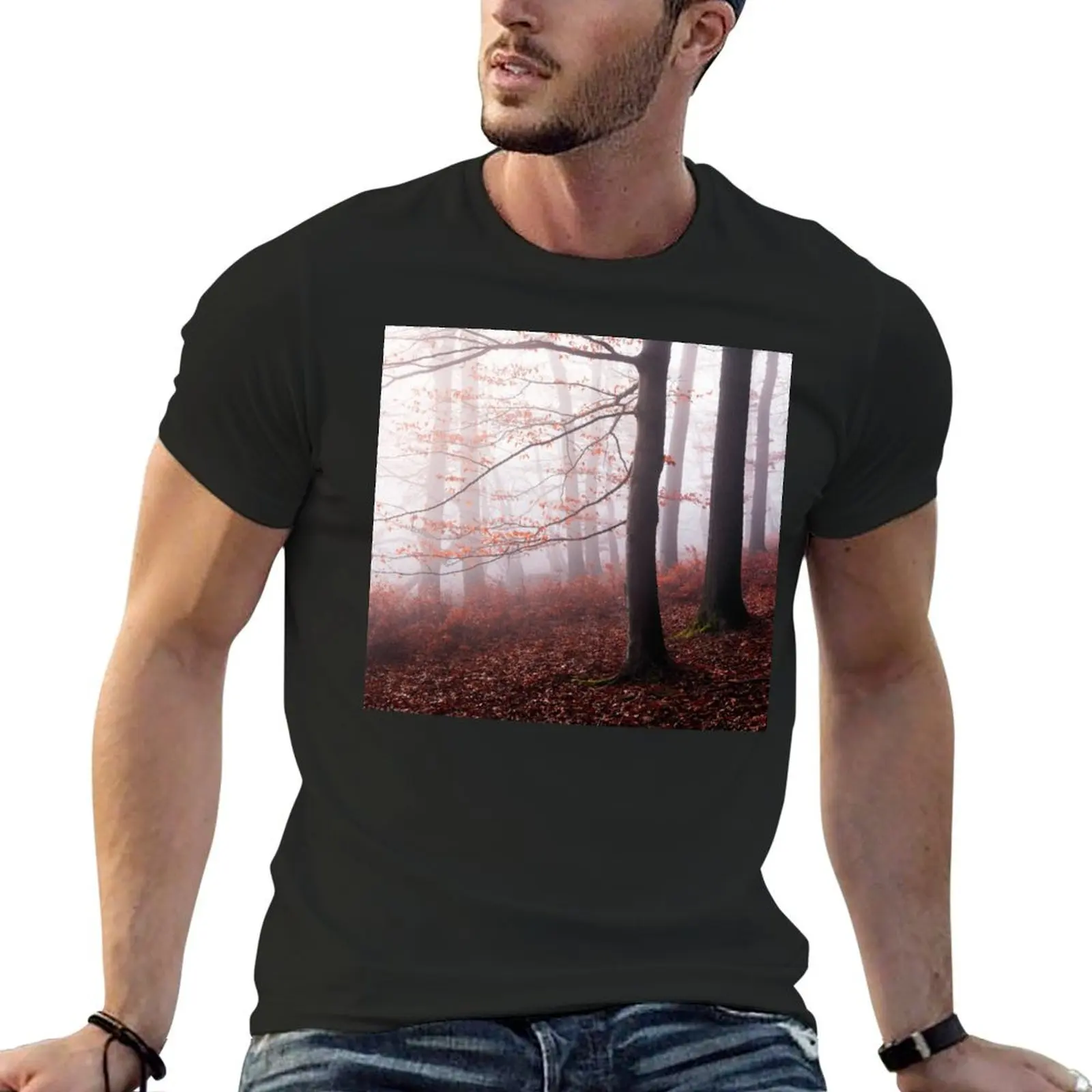 おとぎ話のTシャツ,荒野の森,魔法の光と霧のシリーズに覆われた赤い葉の木,私と霧のままでいる