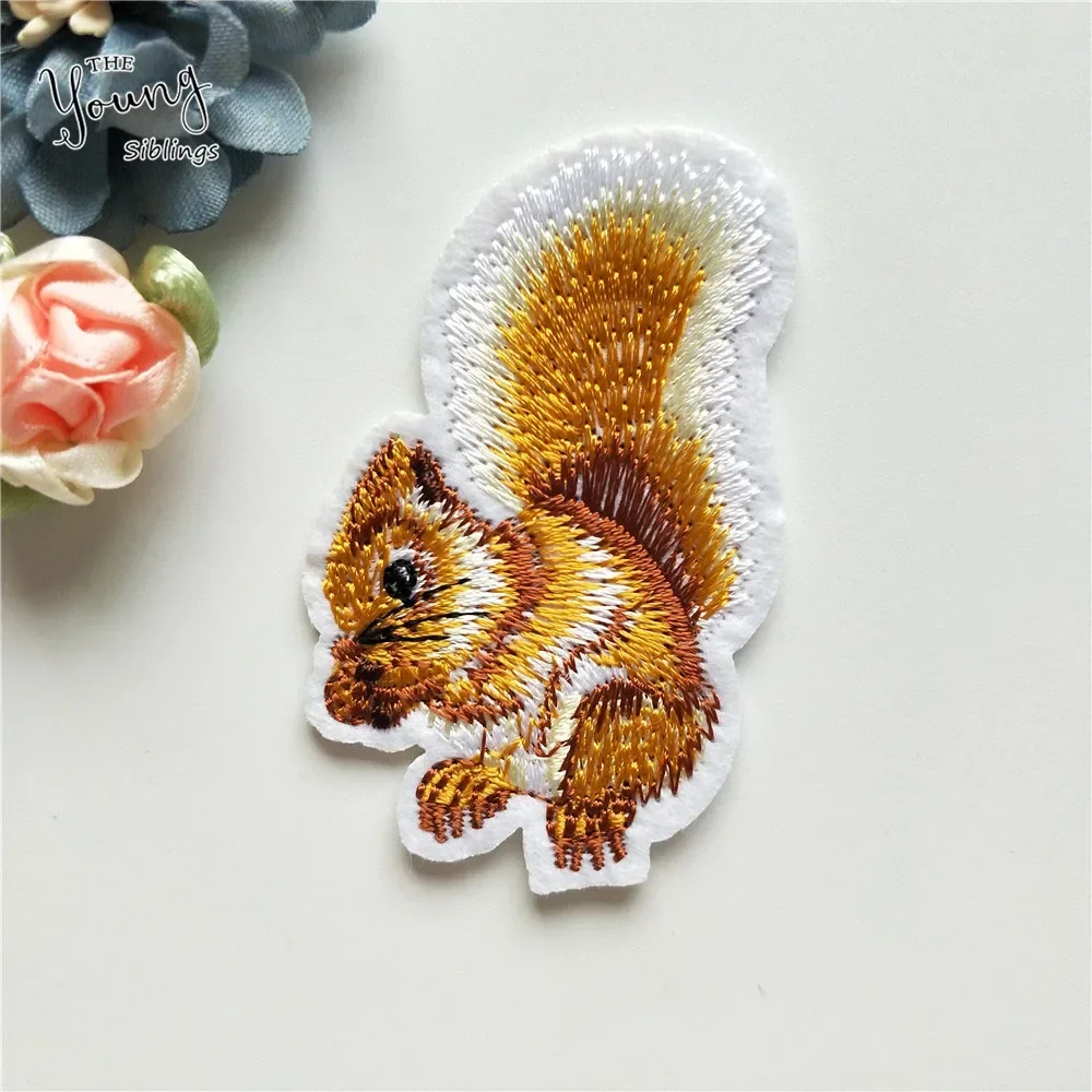 Mix klej termotopliwy żelazko łatki Cute Animal Sheep bee dog wyszywana aplikacja naklejki kurtka odznaki DIY akcesoria do odzieży