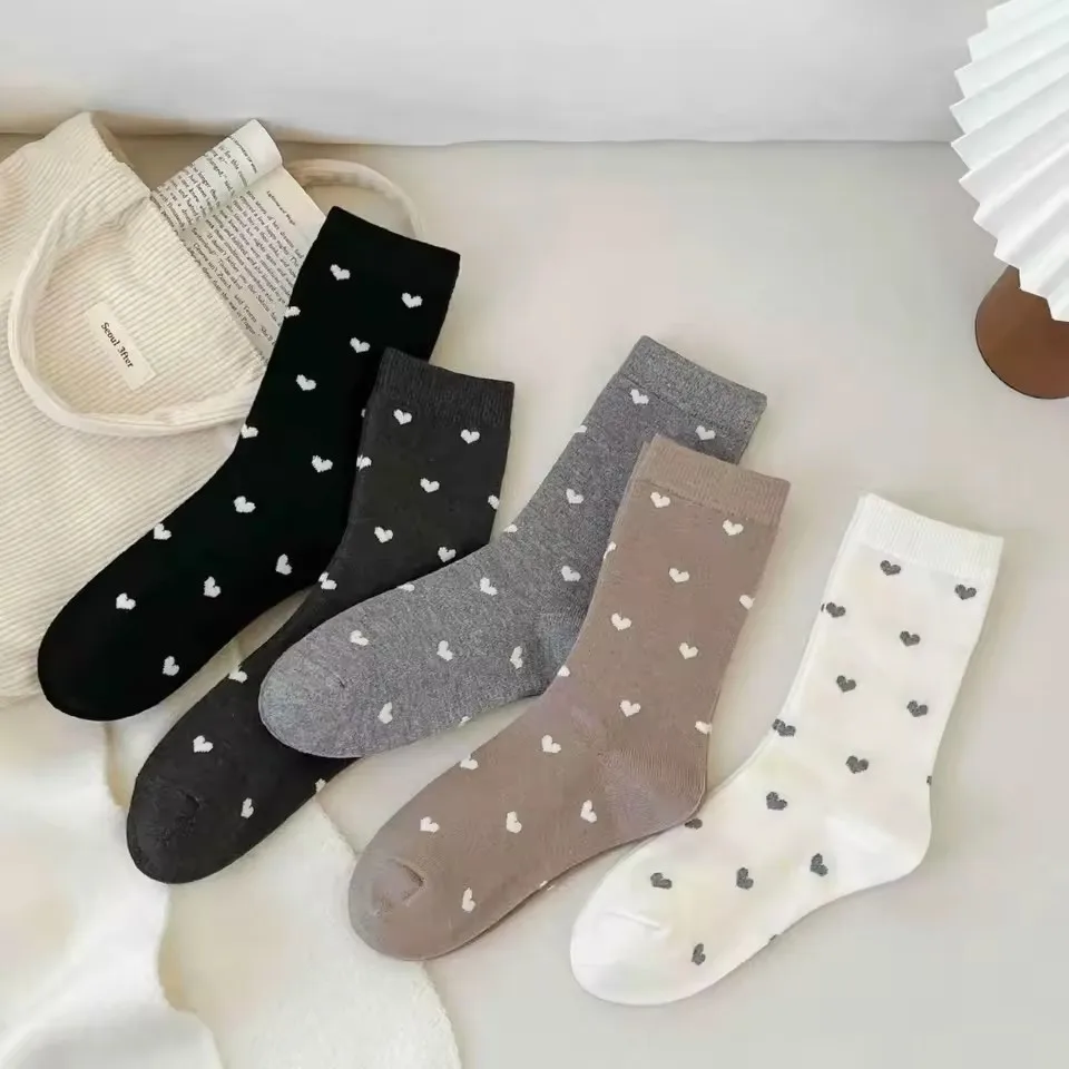 Damen-Socken im koreanischen Stil mit mittlerer Wade, trendige japanische Baumwollsocken für Herbst und Winter, herzförmige Frühlings- und Herbstflorsocken