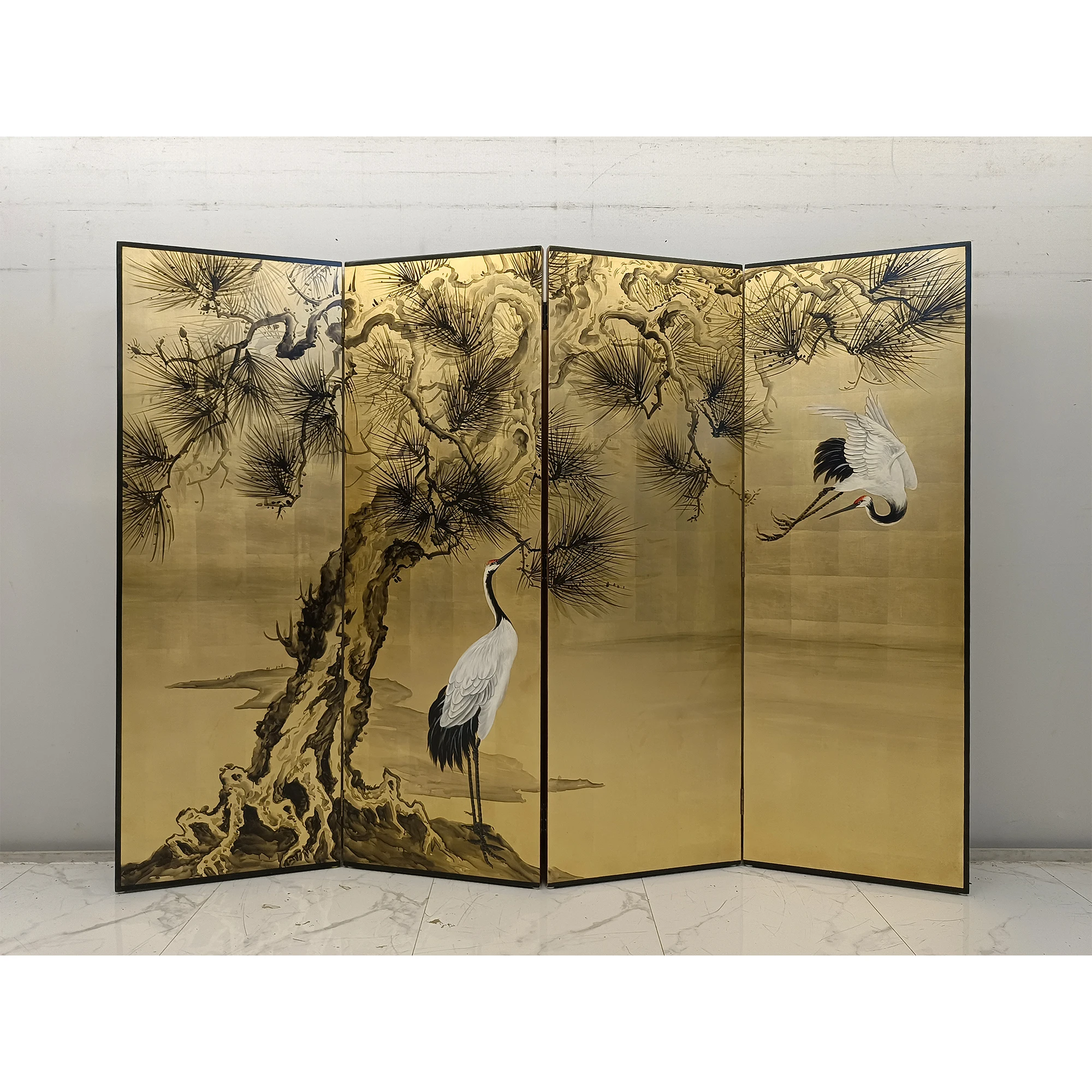 Custom hand-painted Japanese gold foil ancient pine crane classical wood lacquer painting folding screen teahouse background