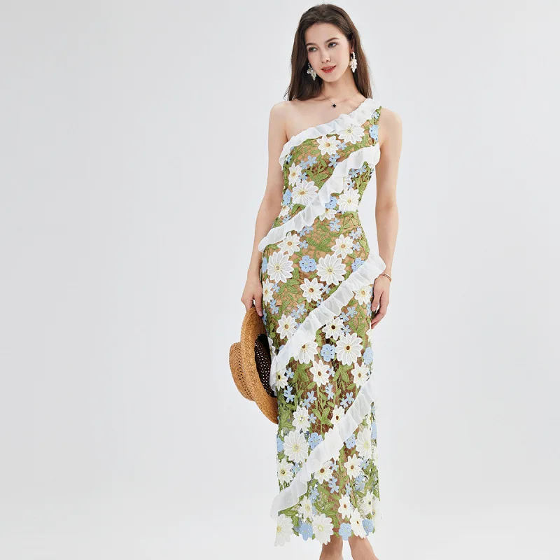 ชุดเดรสยาวทรงเข้ารูปผ้าลูกไม้สองสีแบบ 3 มิติ ผ้าหนา ดีไซน์ไหล่ไม่สมมาตร จับจีบเอวสูง แขนยาว สำหรับฤดูร้อน