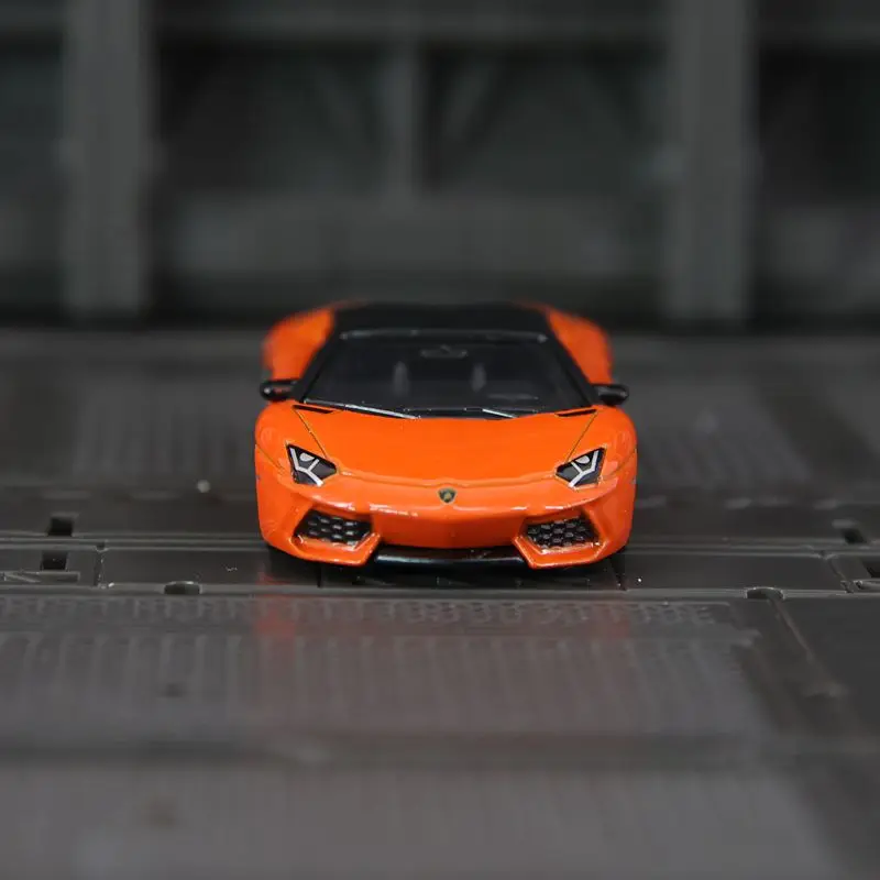 

CCA 1:64 Lamborghini Aventador LP700-4 alloy supercar model suitable for collection and can be given as a gift to friends