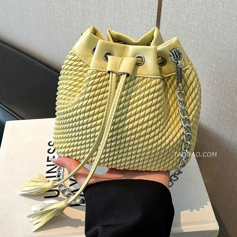 

Women Pleated Drawstring Bucket Handbags Chic Design Commuting Chains Crossbody Bags Summer Trendy One Shoulder Bag