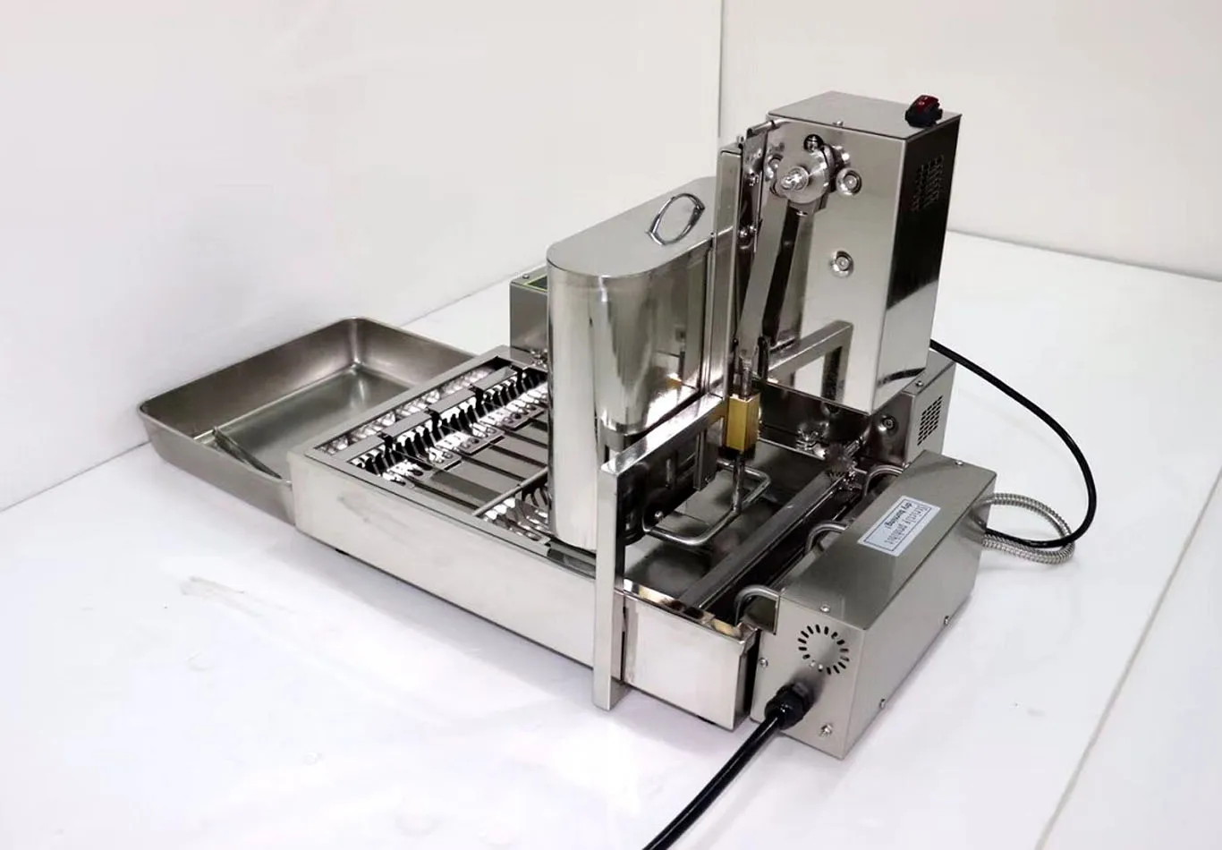 800-1000 pcs /hr doughnuts 2000W Computer Control Electric Heating Automatic Donut Making Machine Auto Donut Fryer Machine