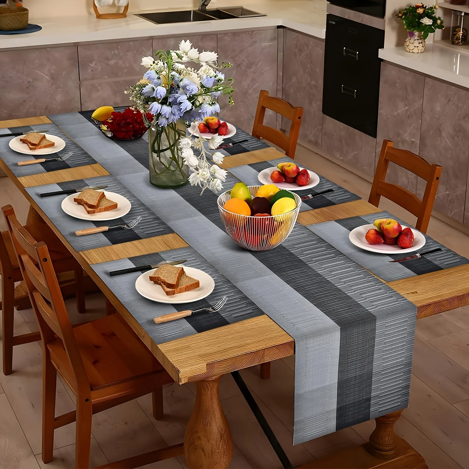

7-piece set of high-end European style PVC placemats with four corners, anti slip and heat-resistant Western style placemats, student placemats, holiday square table mats, Nordic style light luxury table decoration mats, coffee table mats