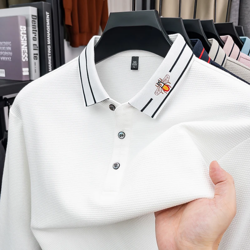 Herbstliches Herren-Poloshirt mit langen Ärmeln, hochwertig, einfarbig, mit besticktem Kragen, Business- und Freizeitkleidung für Herren. – Detail 2