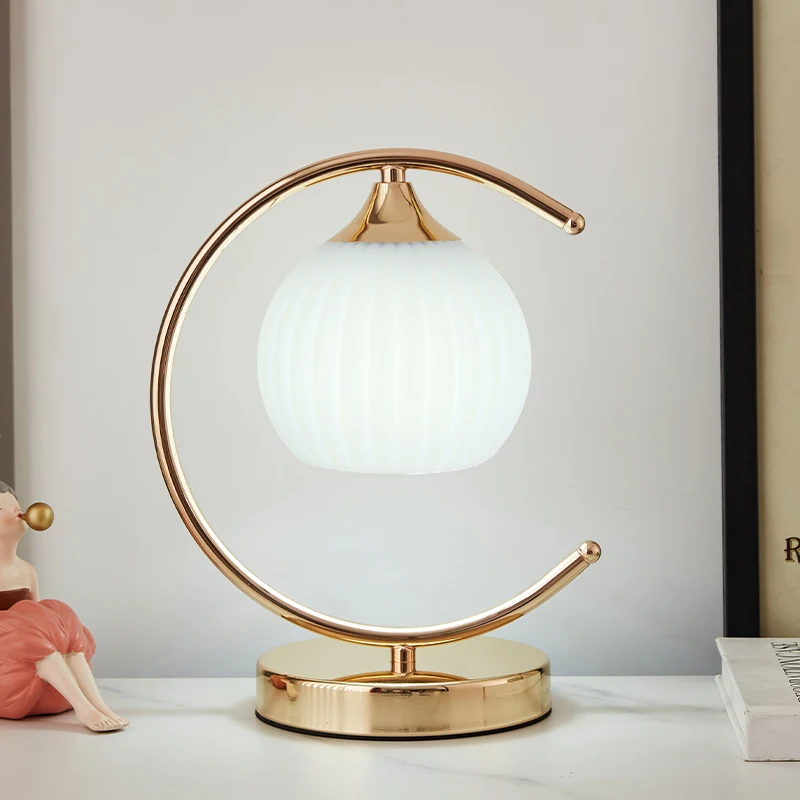 

Decorated modern bedroom bedside night light romantic warm touch light luxury wedding room simple gift dowry table lamp